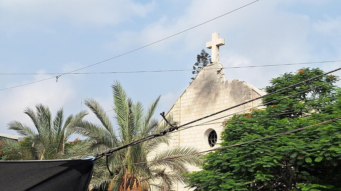 Gaza priest says staying put, gets call from pope - Vatican - Ansa.it