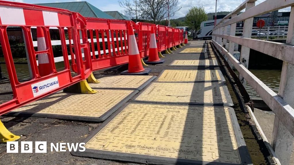 Gloucester and Sharpness Canal: Hempsted Bridge reopens