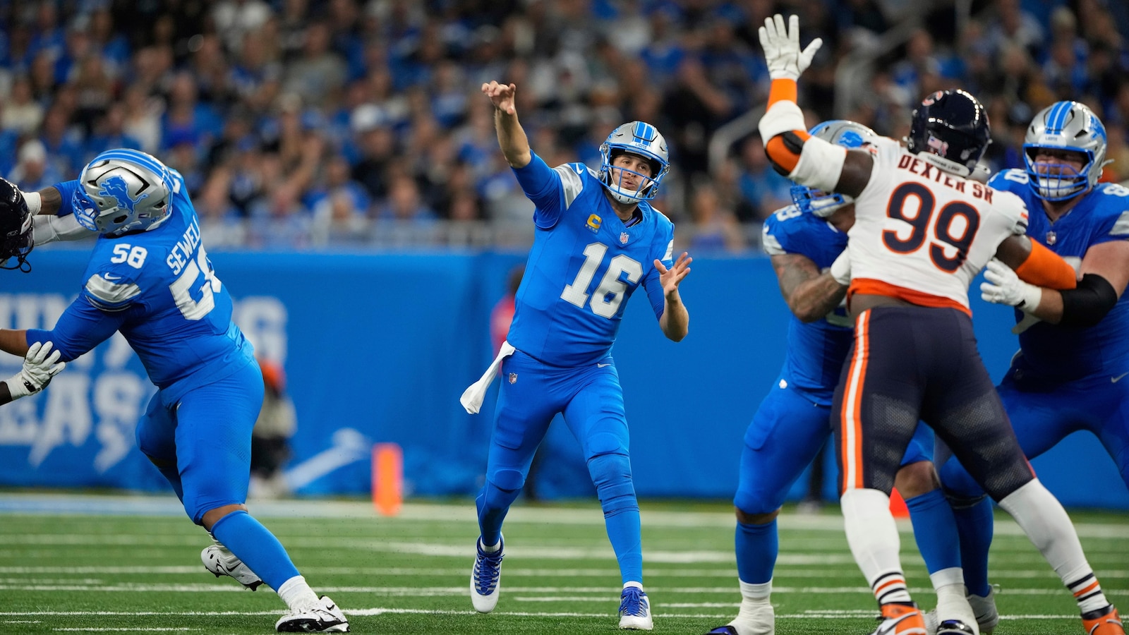 Goff throws 5 TDs, 3 to St. Brown, and Lions bounce back with 52-21 win over Ben Johnson-led Bears