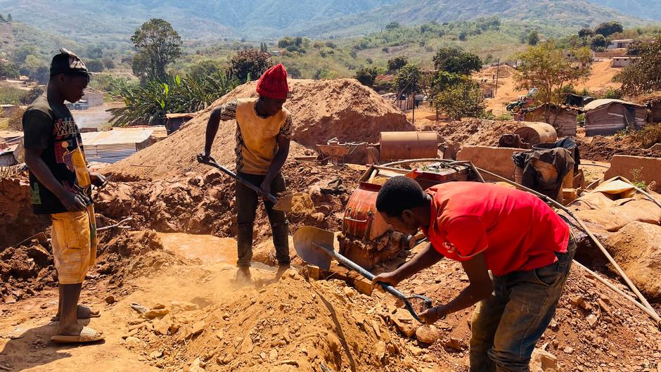 Gold, greed, poison: How miners pollute Mozambique's rivers
