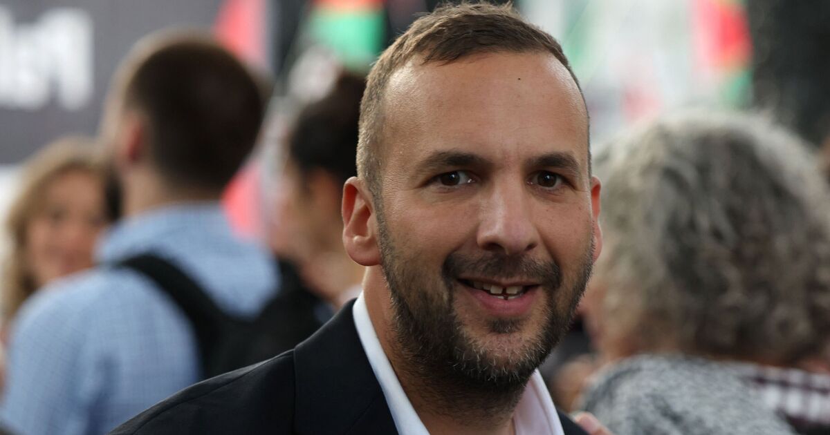 Green Party leader blasted over Nigel Farage rant as he attends Trump protest