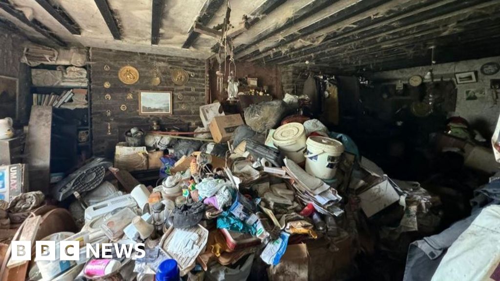 Gwynedd house full of rubbish goes to auction at £38k