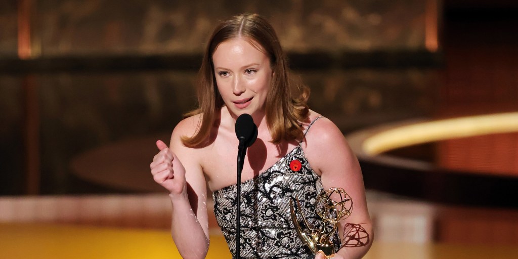 'Hacks' star Hannah Einbinder criticized ICE and shouted for 'free Palestine' in Emmy speech