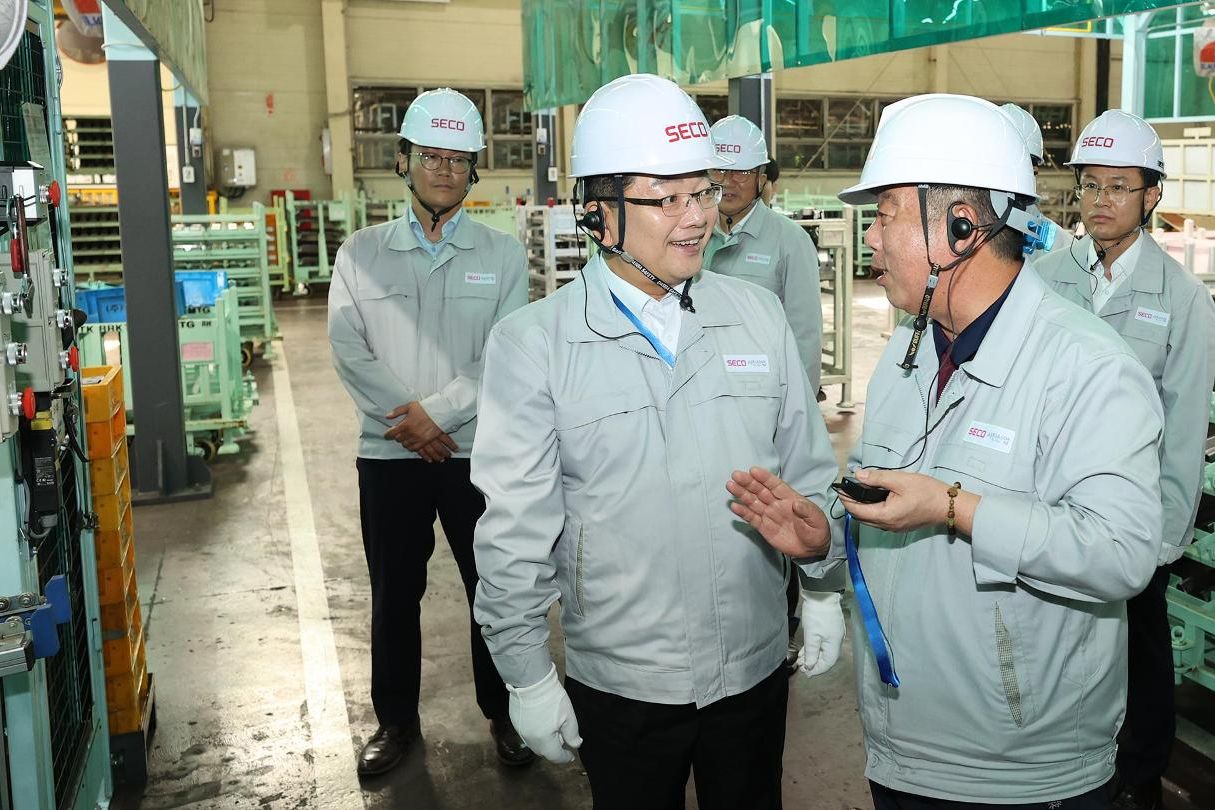 Hana Bank supports small exporters struggling with US tariffs - The Korea Times