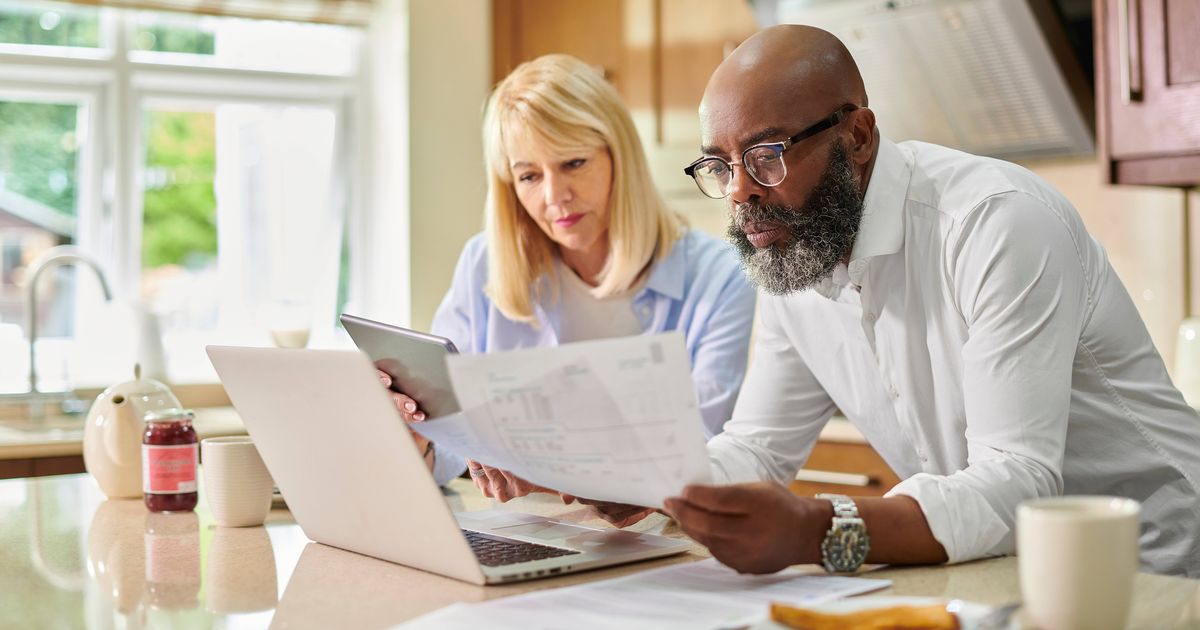 HMRC hiring 6,000 new 'tax hunters' to track down cheats in massive crackdown - Daily Star