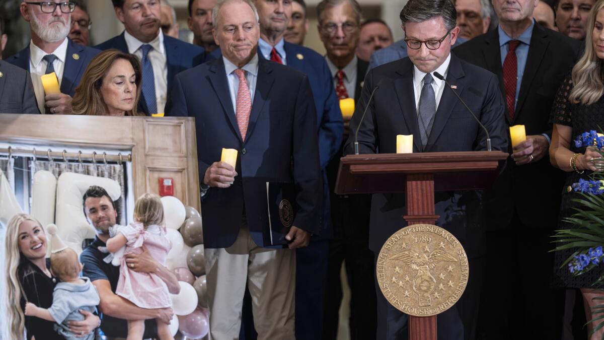 House approves resolution honoring Kirk