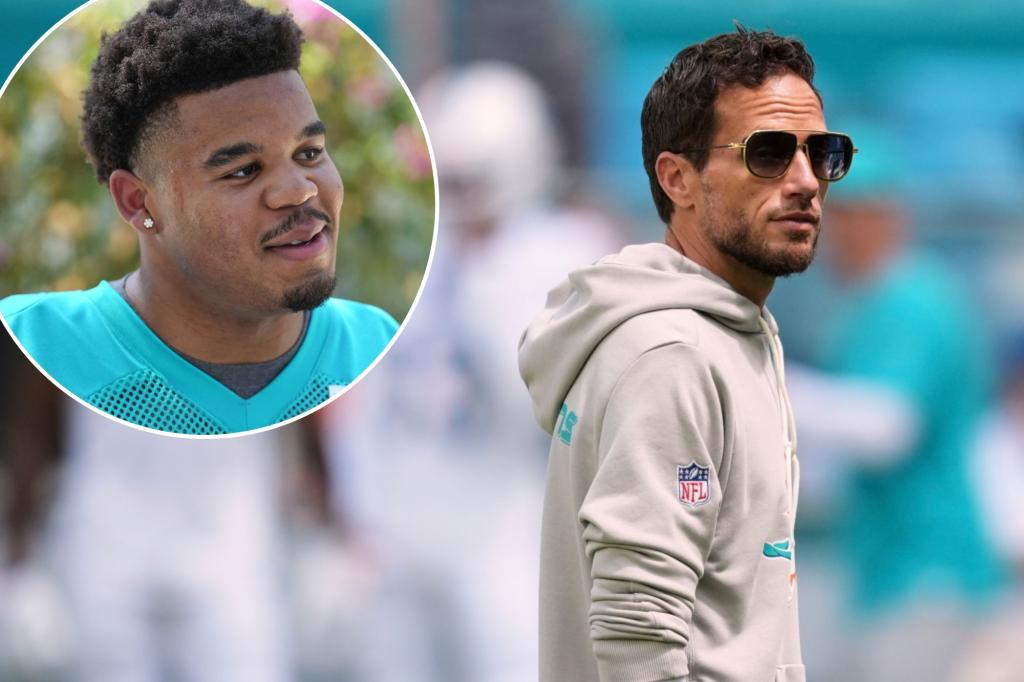 How Dolphins players are reacting to the calls for Mike McDaniel to...