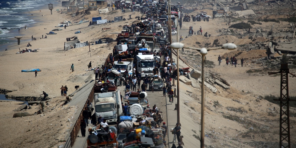 Hundreds of thousands flee Israeli military's devastating assault on Gaza City