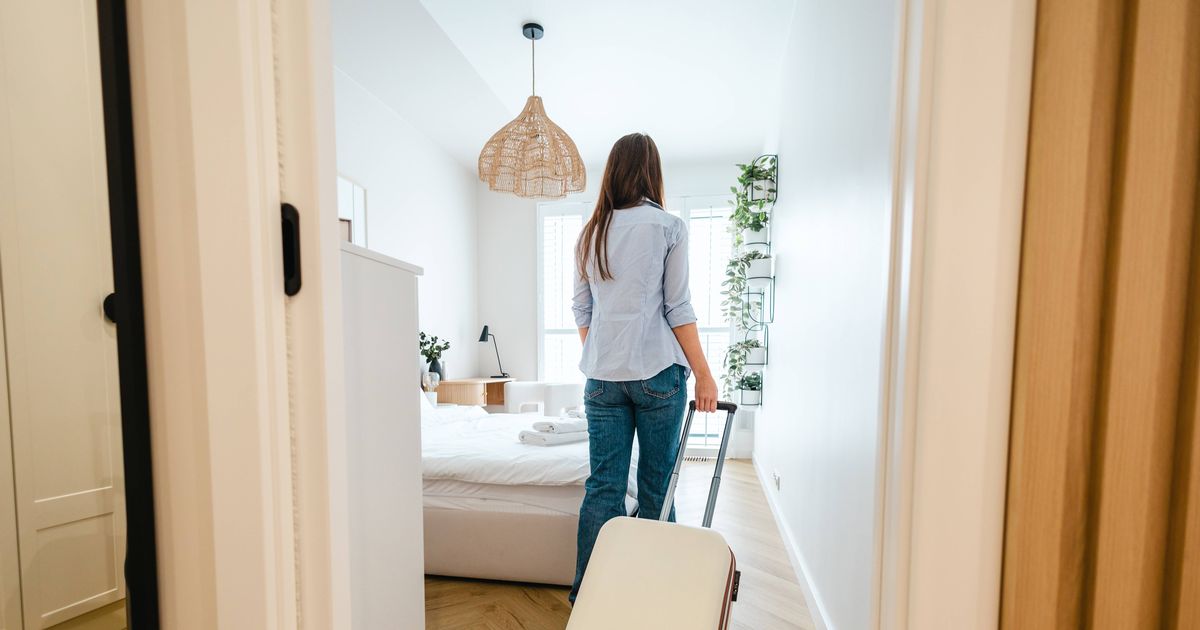 'I'm a hotel worker - you should never turn on the lights when you first enter a room' - The Mirror