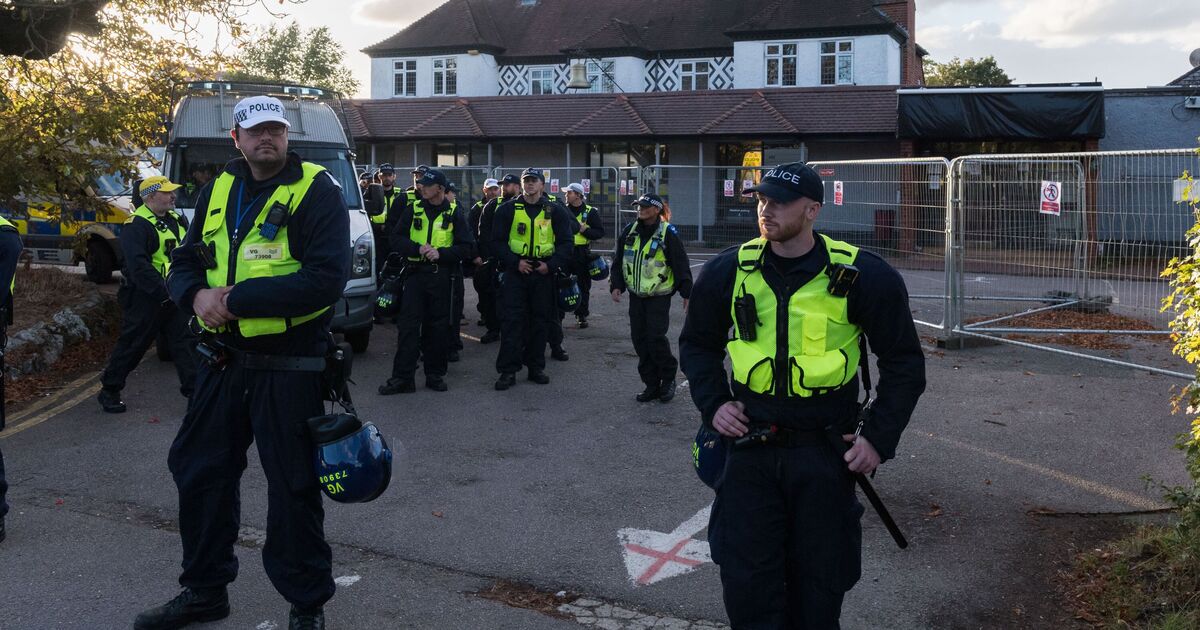 'I was in Epping while school was in lockdown as police searched for migrant'