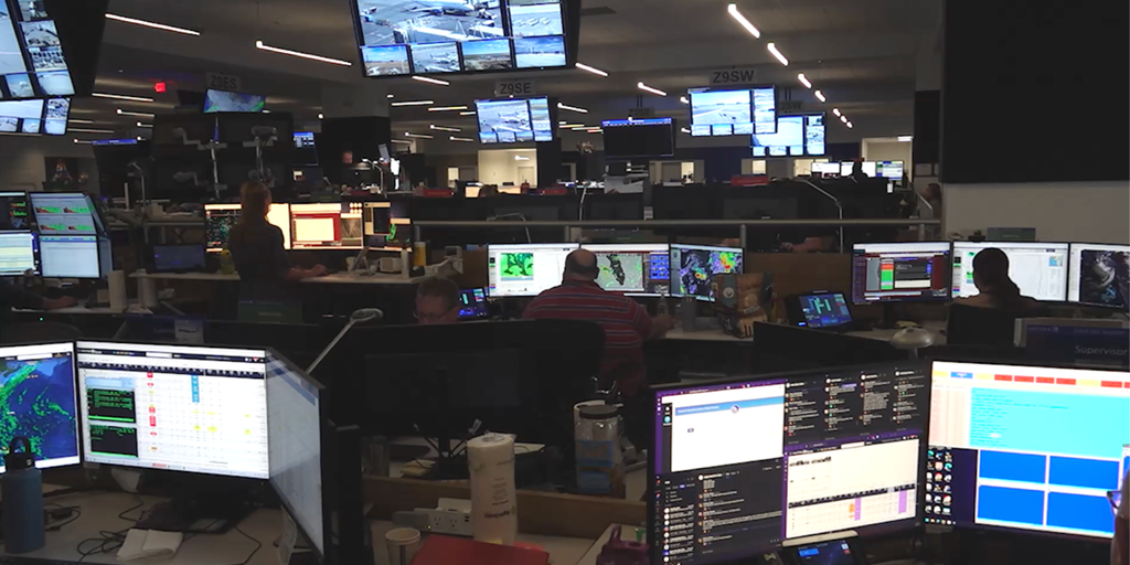 Inside United Airlines' nerve center: How thousands of flights stay on track every day