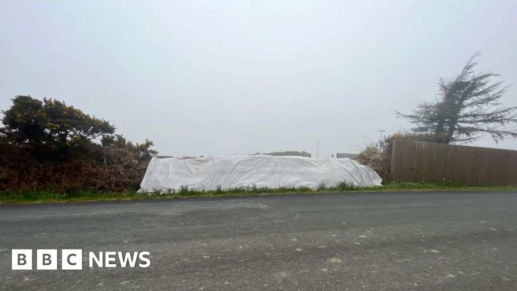 Part of Isle of Man road closes for golf underpass construction