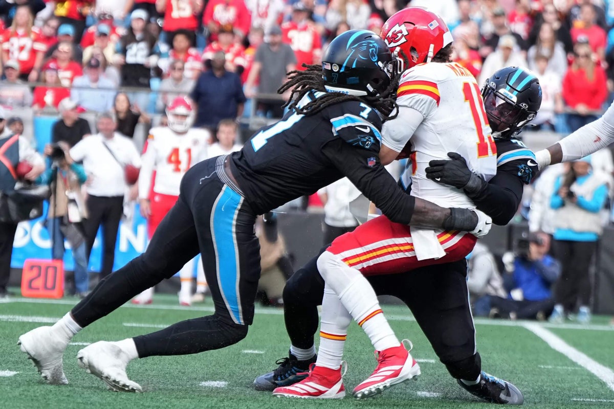 Jadeveon Clowney isn't replacing Micah Parsons, but feels he gives Cowboys' D a lift