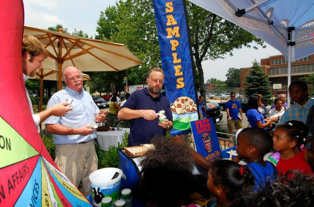 Jerry quits Ben & Jerry's, saying its independence on social issues has been stifled