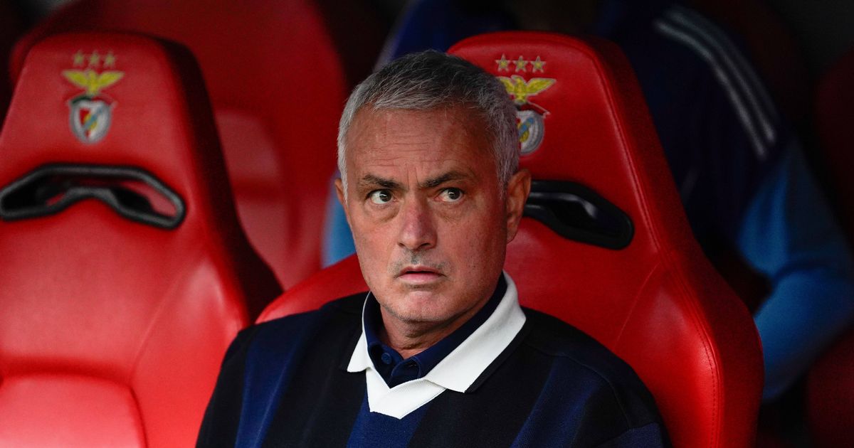 Jose Mourinho's telling gesture to Chelsea fans as emotional return edges closer - The Mirror