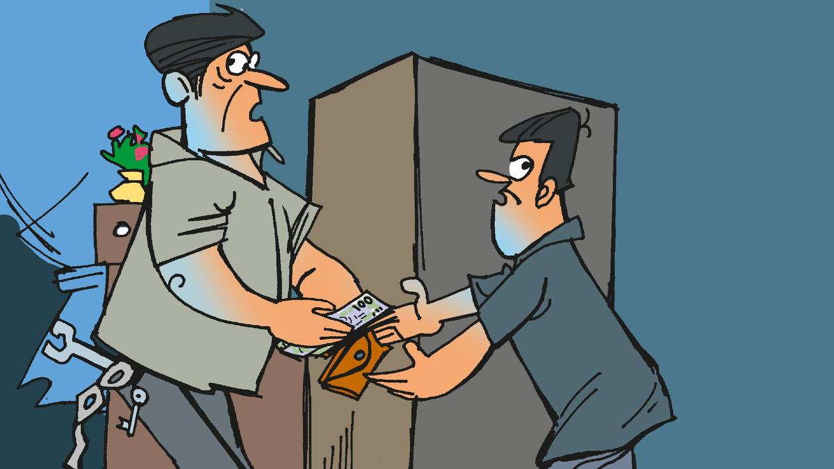 Karnataka SBI robbery: Police recover 6.54 kg of gold, ₹41.04 lakh in cash from abandoned building