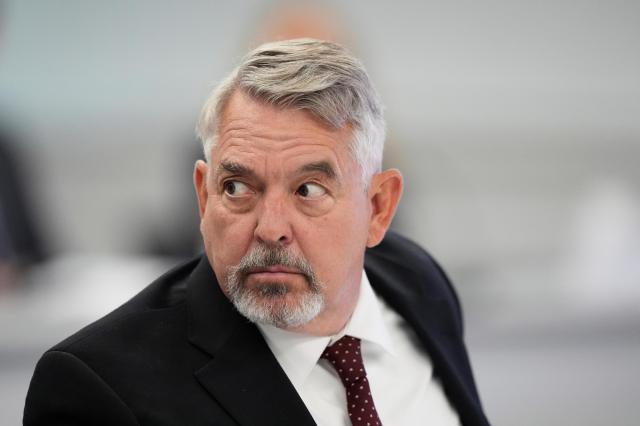 Kennedy's vaccine advisers weigh COVID-19 shot recommendations