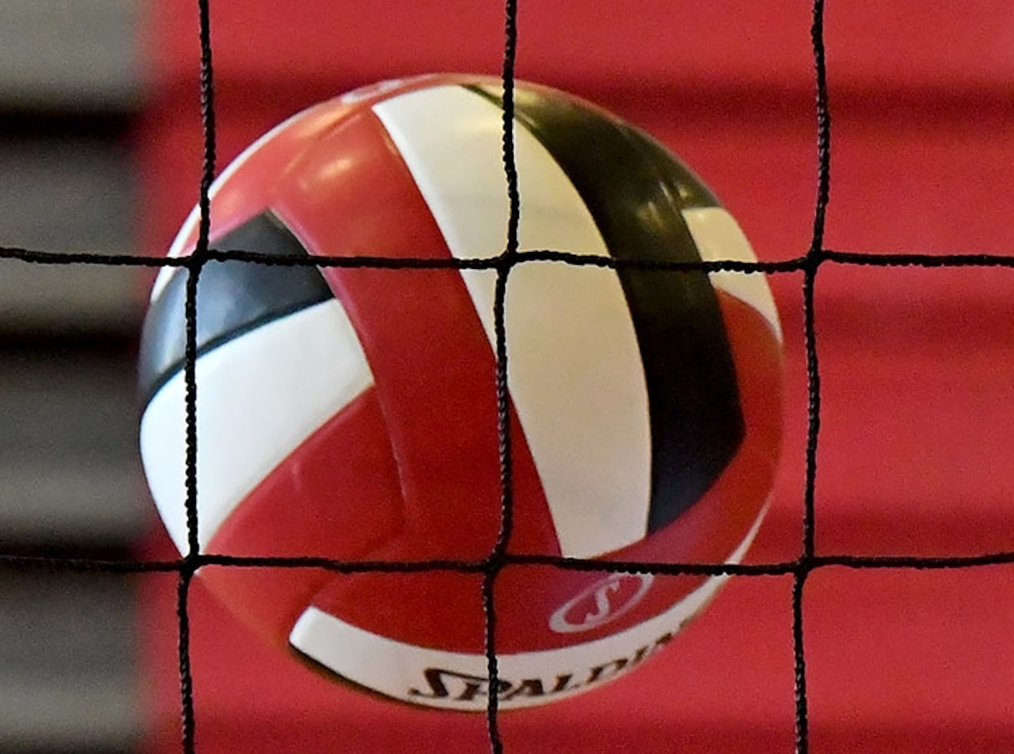 Lauryn Soohoo steps forward, setting up Wellesley girls' volleyball for a key win at Natick - The Boston Globe