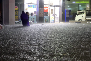 Lee declares two South Jeolla areas special disaster zones following heavy downpours