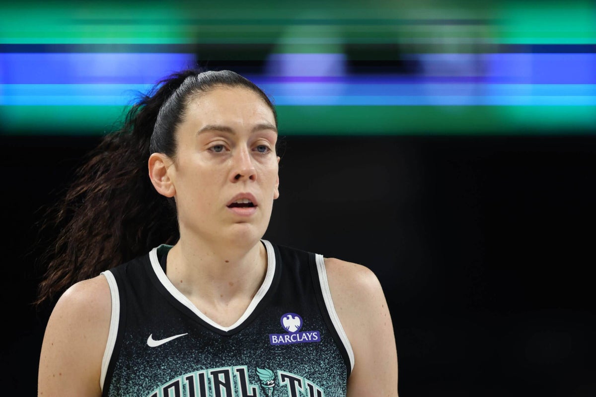 Liberty star Breanna Stewart's Game 2 status uncertain after injuring left leg vs. Mercury