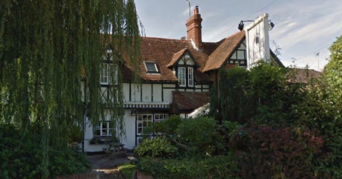 Locals in UK town gutted as popular restaurant closes 'immediately'