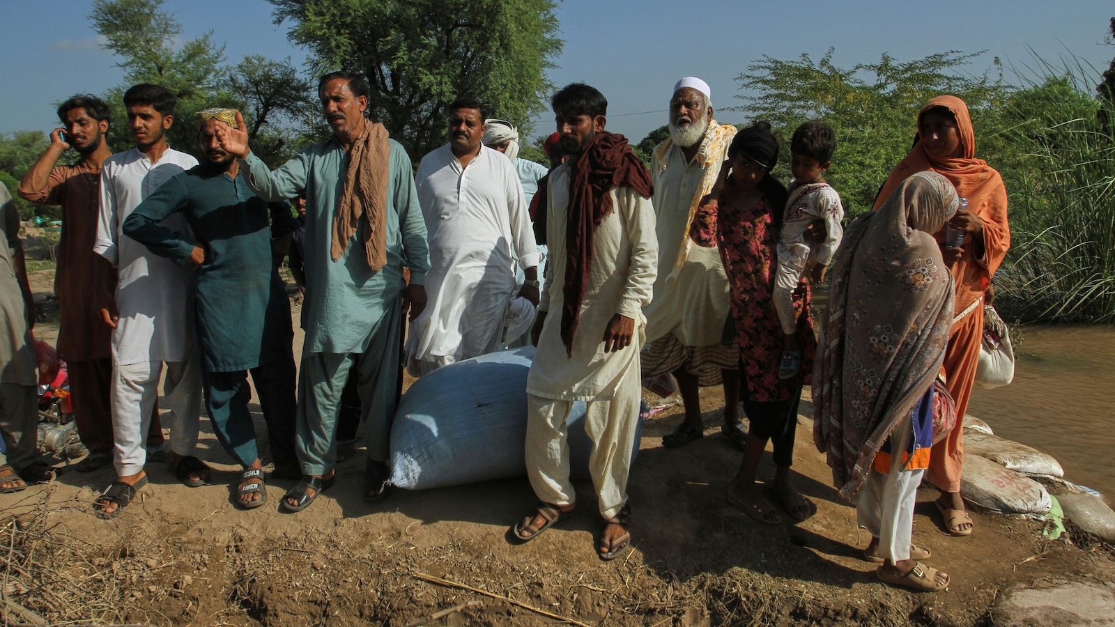 Many displaced by Pakistan's flood-hit Punjab return to find homes and crops destroyed