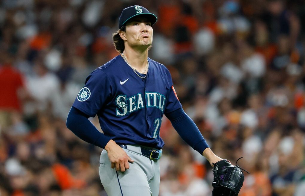 Mariners' Bryan Woo leaves start vs. Astros with possible injury