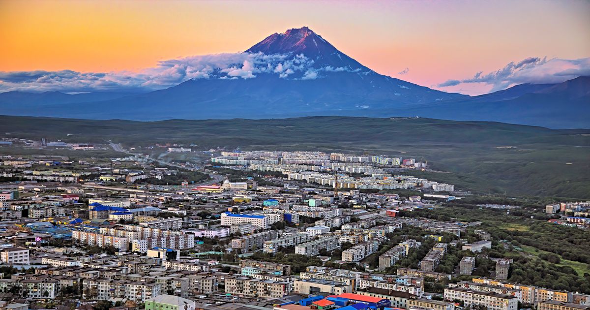 Massive 7.8 earthquake hits Russia as urgent tsunami warning issued