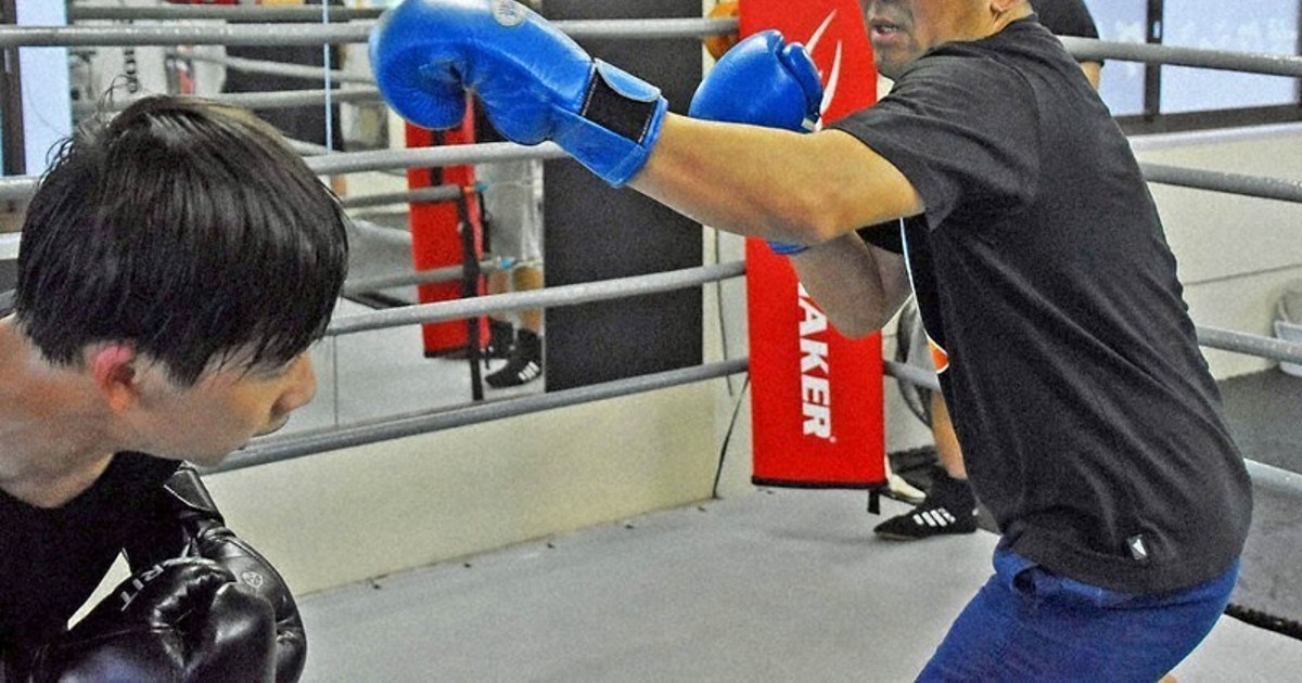Monk operating boxing gym in Fukuoka Pref. finds the sport's spirit connects with Buddhism