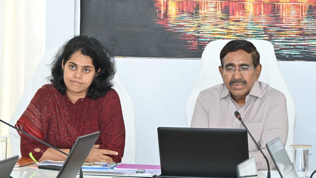 Naidu to finalise Godavari Pushkarams-2027 budget in October