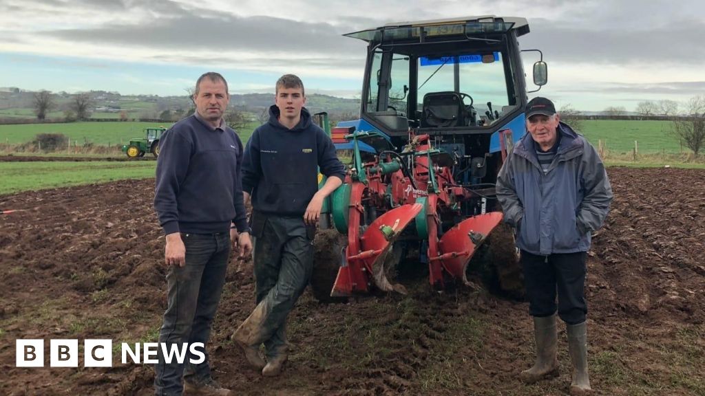 National Ploughing Championships: Crowds attend event in Co Offaly