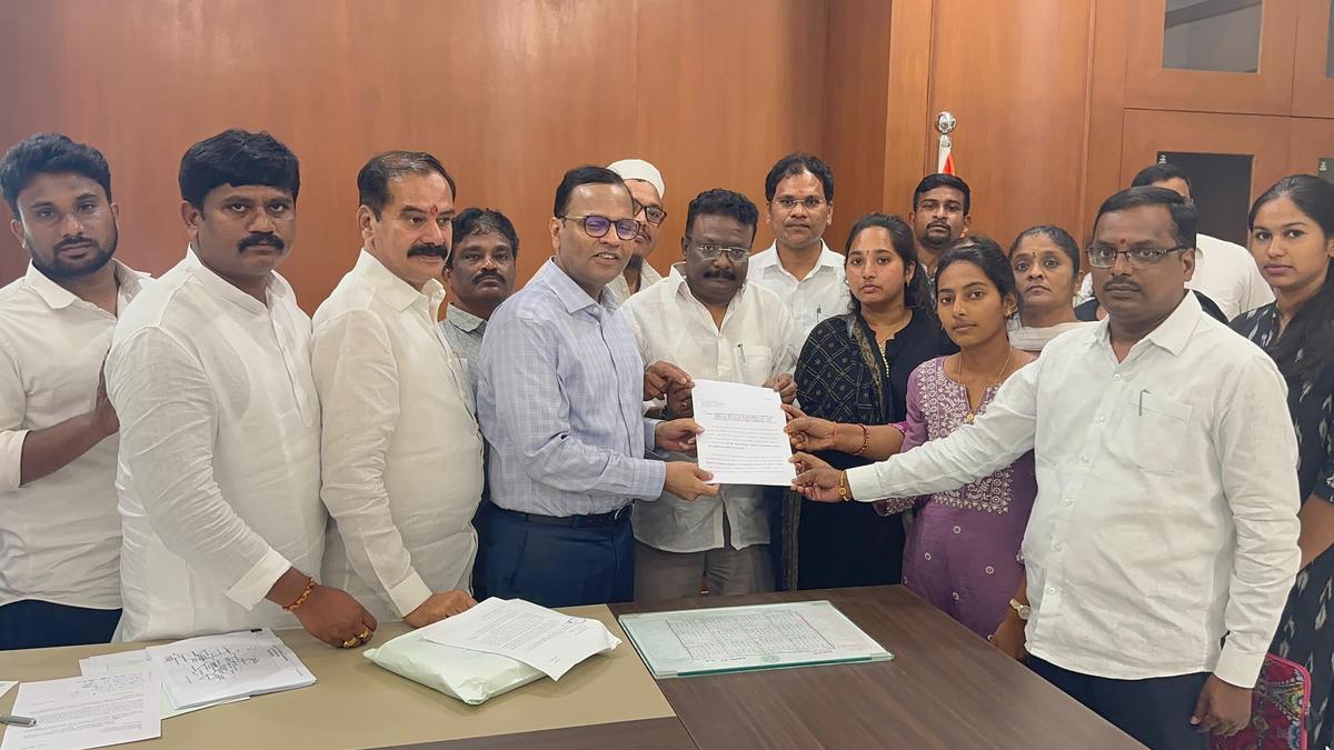 NEET qualifiers, parents meet Chief Secretary on 'local candidate' status