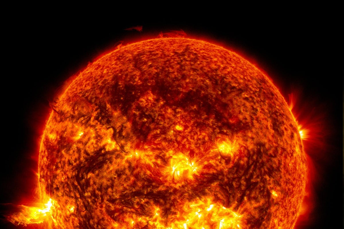 New AI can predict violent solar flares hours before they erupt