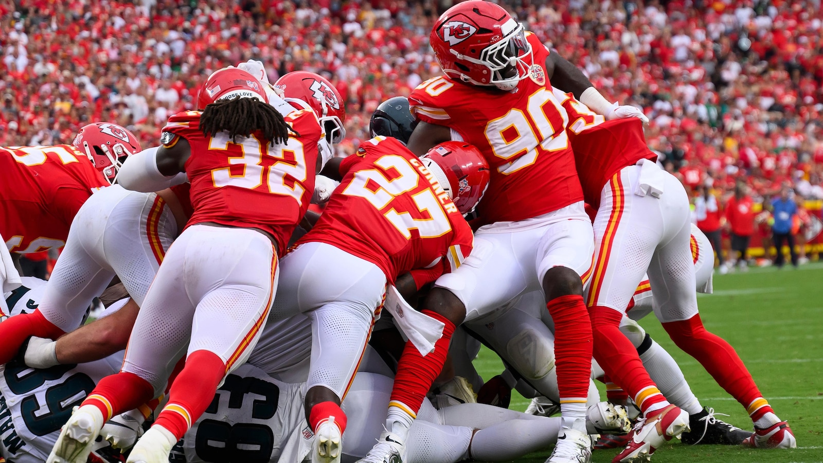 NFL: Eagles should've been penalized for a false start on a tush-push conversion vs. the Chiefs