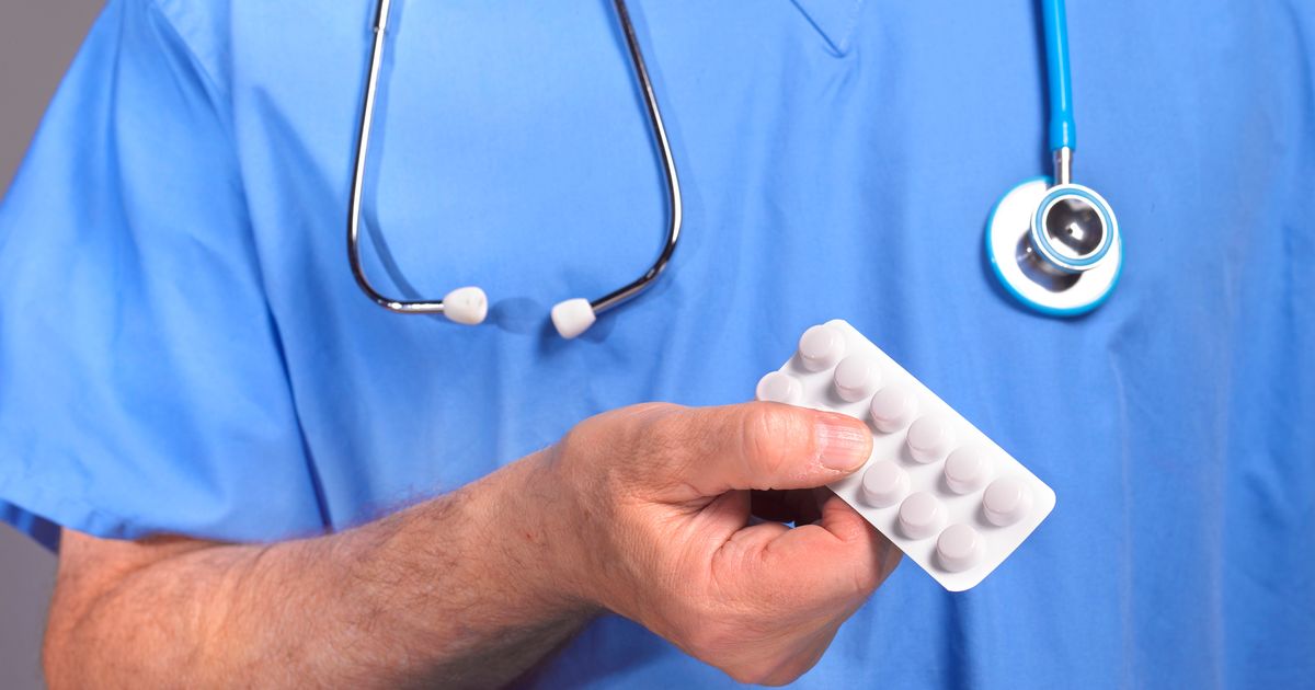 NHS warning issued to anyone who takes statins for high cholesterol - The Mirror