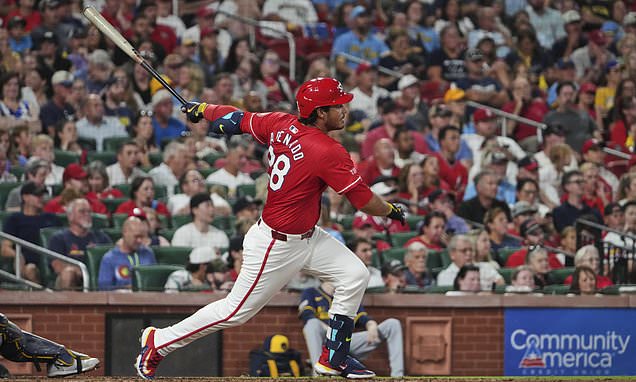 Nolan Arenado's 3-run double helps Cardinals beat Brewers 7-1