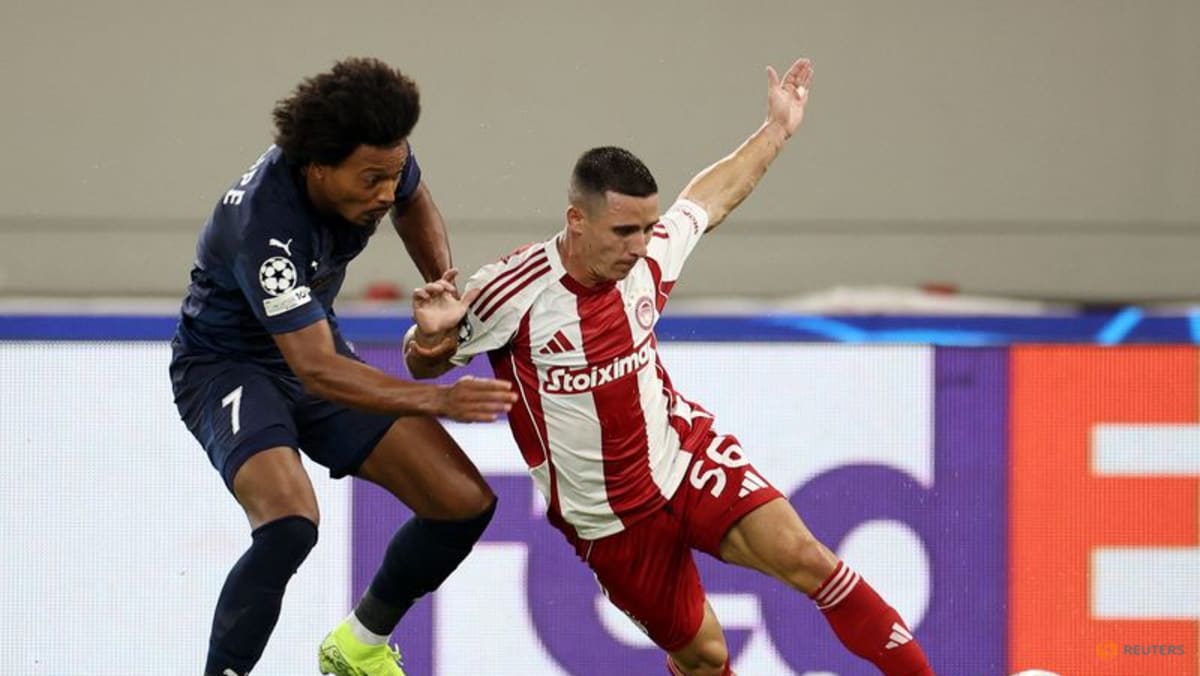 Olympiakos frustrated as 10-man Pafos hold out for goalless draw