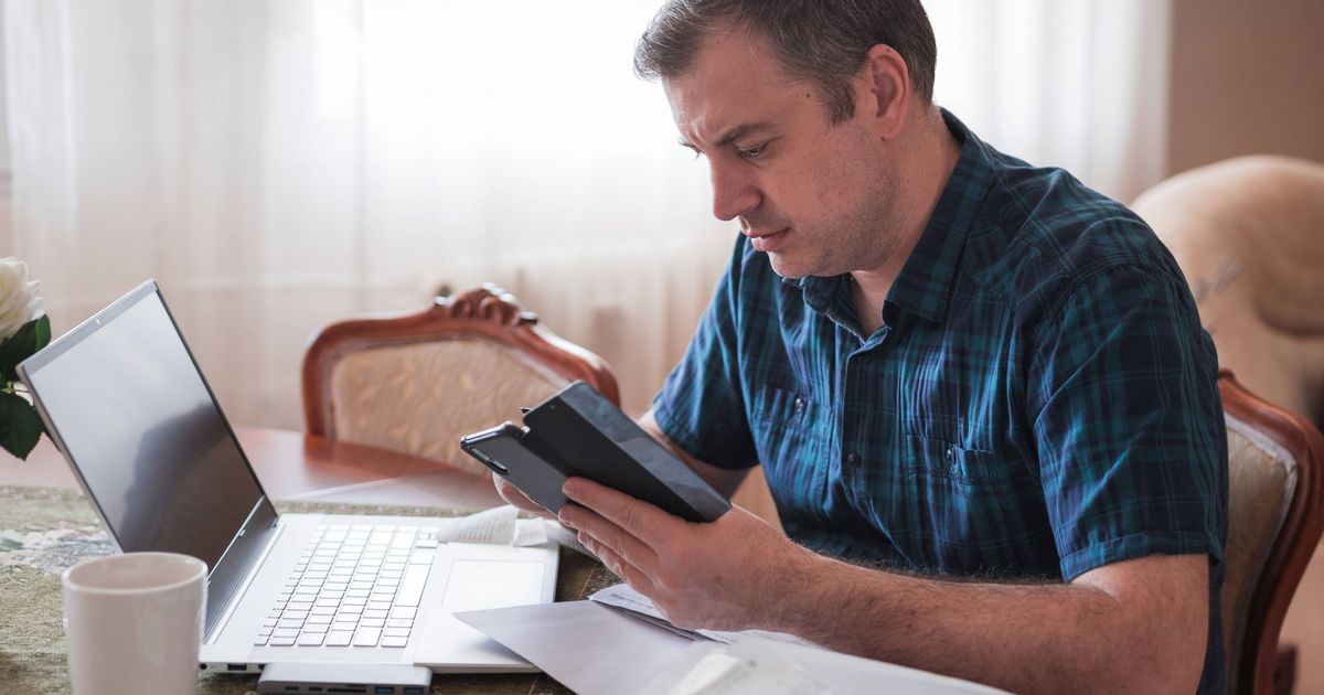 Only four in ten workers use their annual leave to go on holiday, study finds - The Mirror