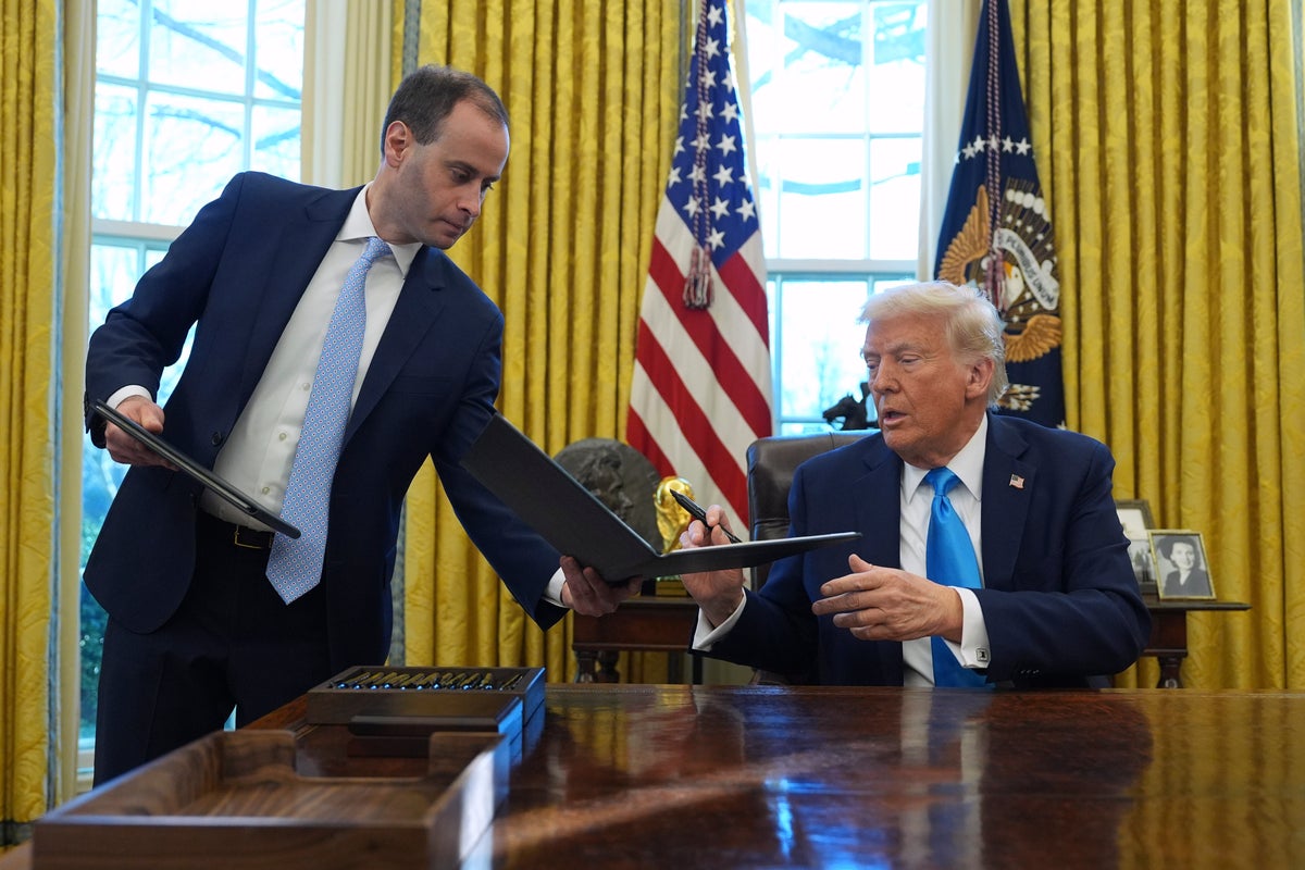 'Our brand is crisis:' Trump staffer caught on hot mic citing Sandra Bullock satire