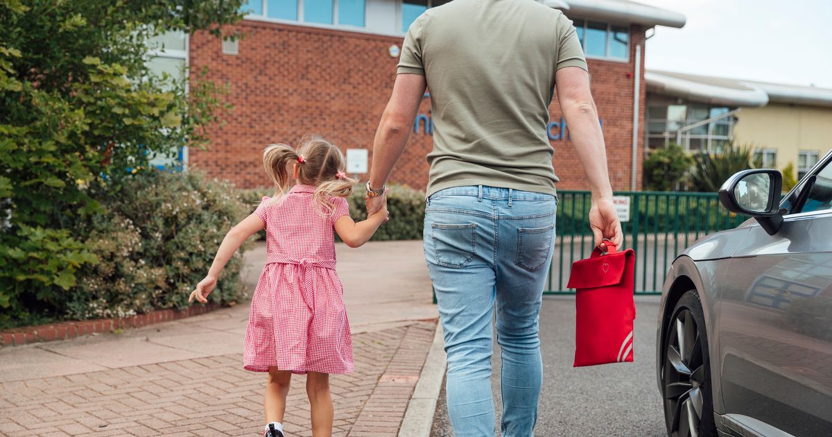 Parents warned about fines of up to £80 for common mistake at school gates - The Mirror