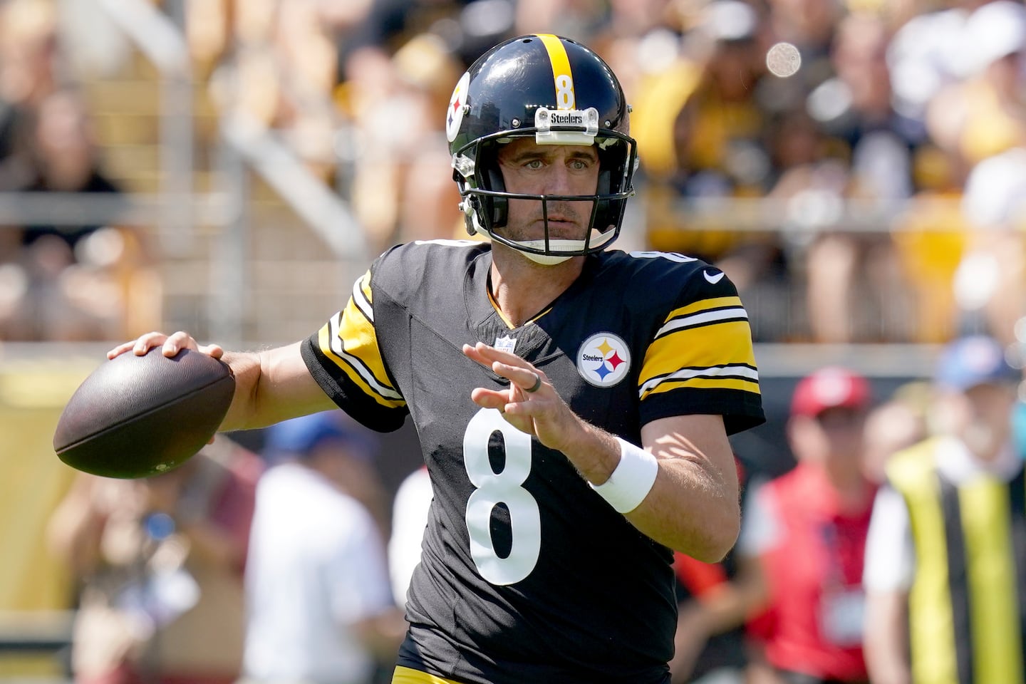 Patriots-Steelers is a matchup for the ages, at least a quarterback, with Drake Maye (young) and Aaron Rodgers (old) - The Boston Globe