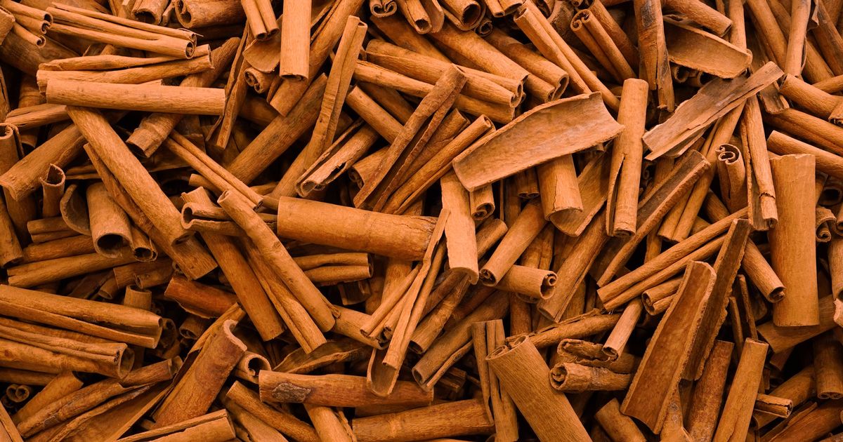 People are rubbing cinnamon on their windows to keep invaders away - and it works - The Mirror