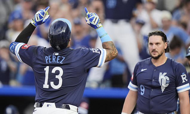 Perez hits 3-run HR in 7-run 1st inning as Royals rough up Scherzer...