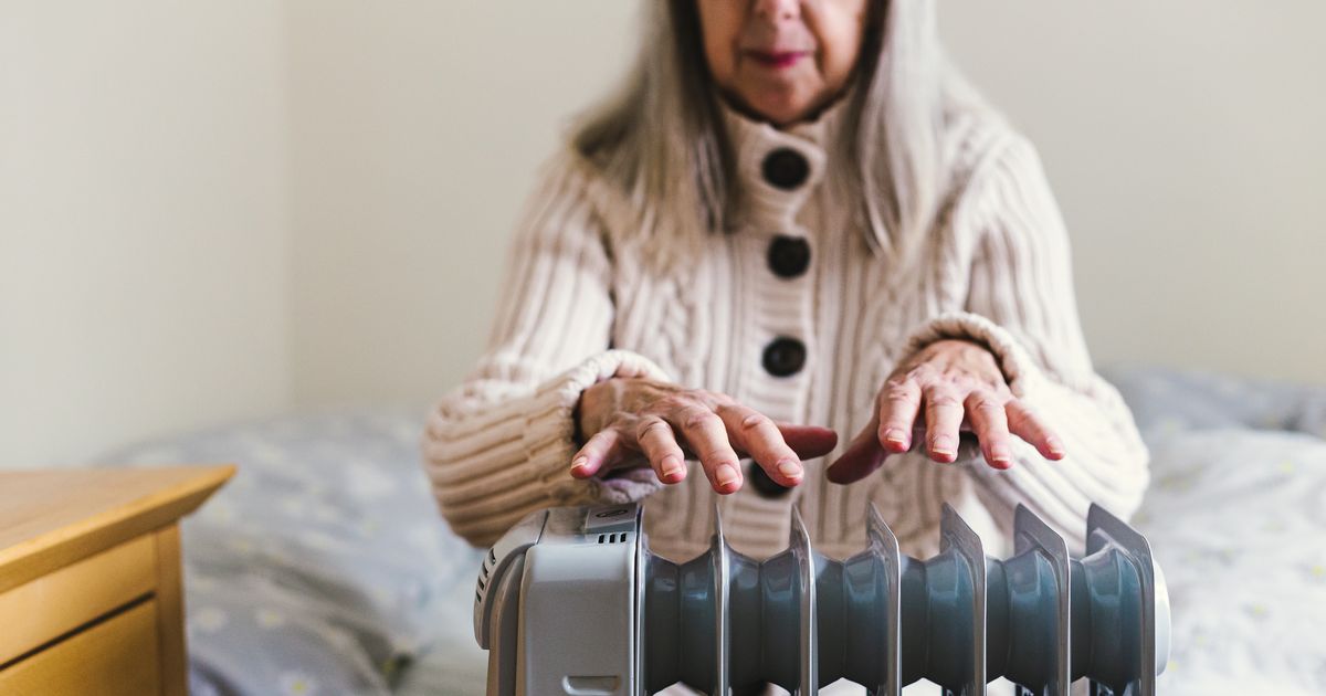 'Persistent' cold hands and feet could signal 'silent killer' condition - The Mirror