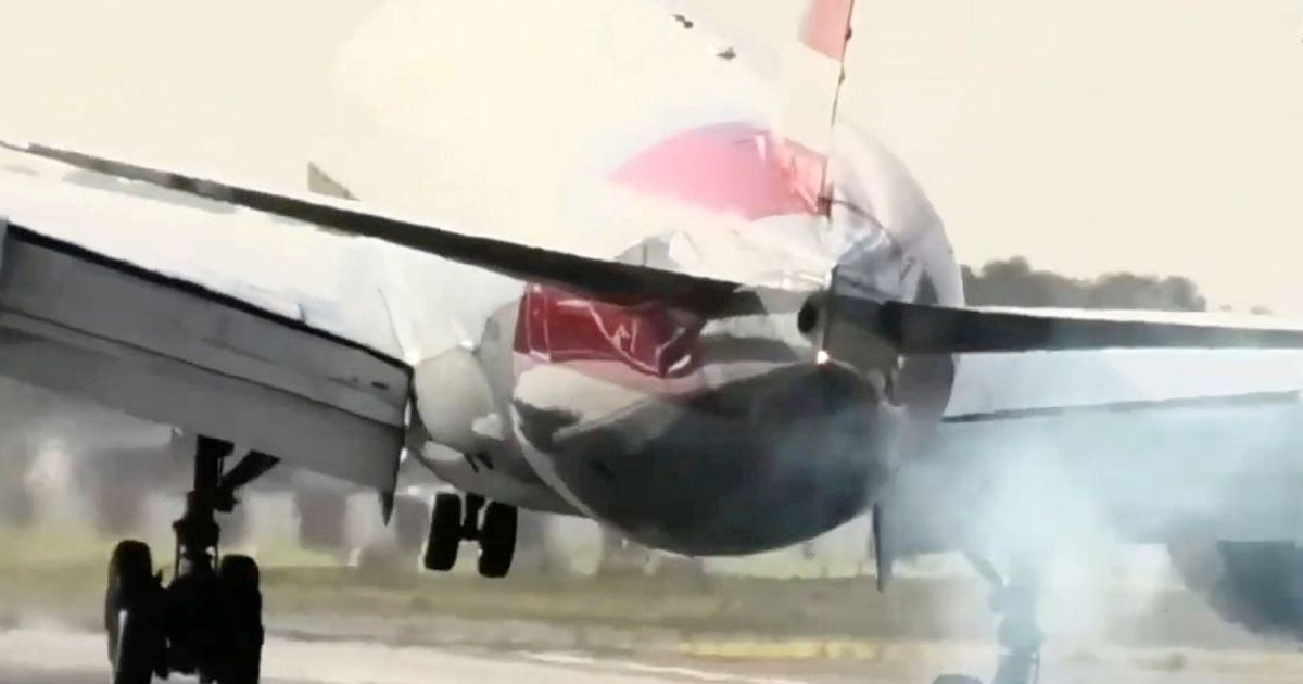 Planes seen making last-minute diversions in high winds at Heathrow - The Mirror