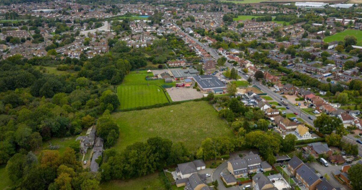 Police issue major update after schools placed in lockdown over migrant search