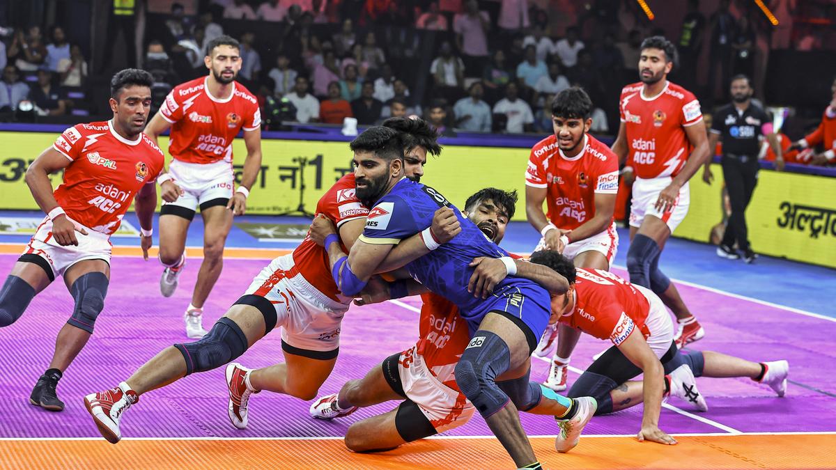 Pro Kabaddi League | Dahiya powers Haryana Steelers to narrow win over Gujarat Giants