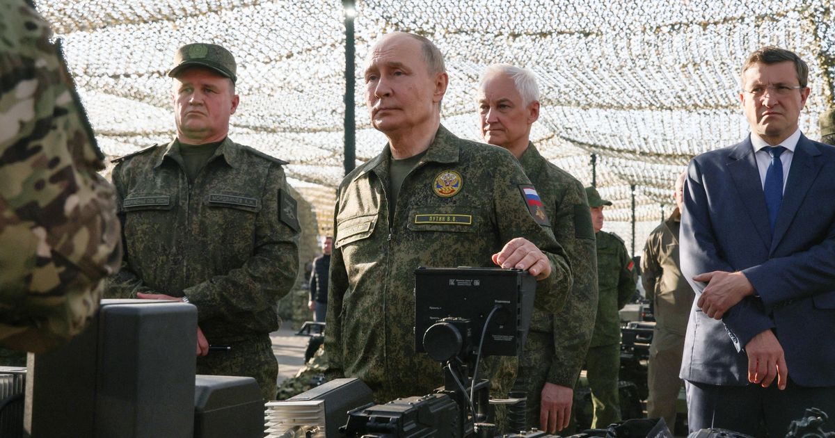 Putin watches on as India joins 30,000-soldier Russian war drills against Nato - Daily Star