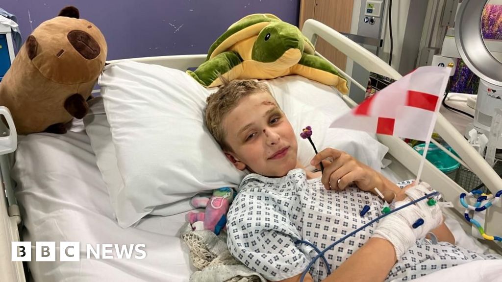 Red Roses players visit patients at Bristol Children's Hospital