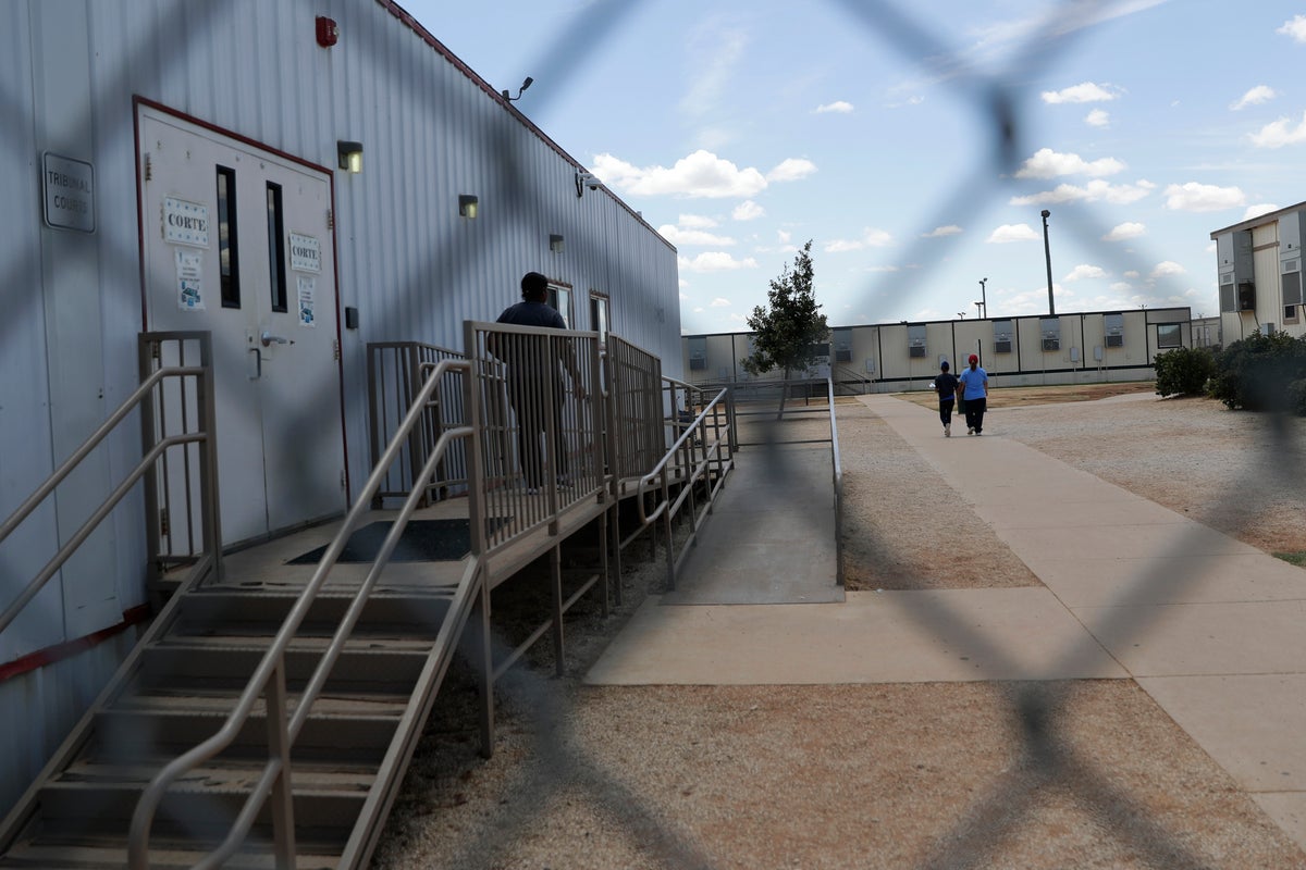 Reports of children fighting for water at detention facility for immigrant families